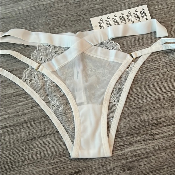 NWT Urban Outfitters White Lace Lingerie Set - Picture 4 of 5